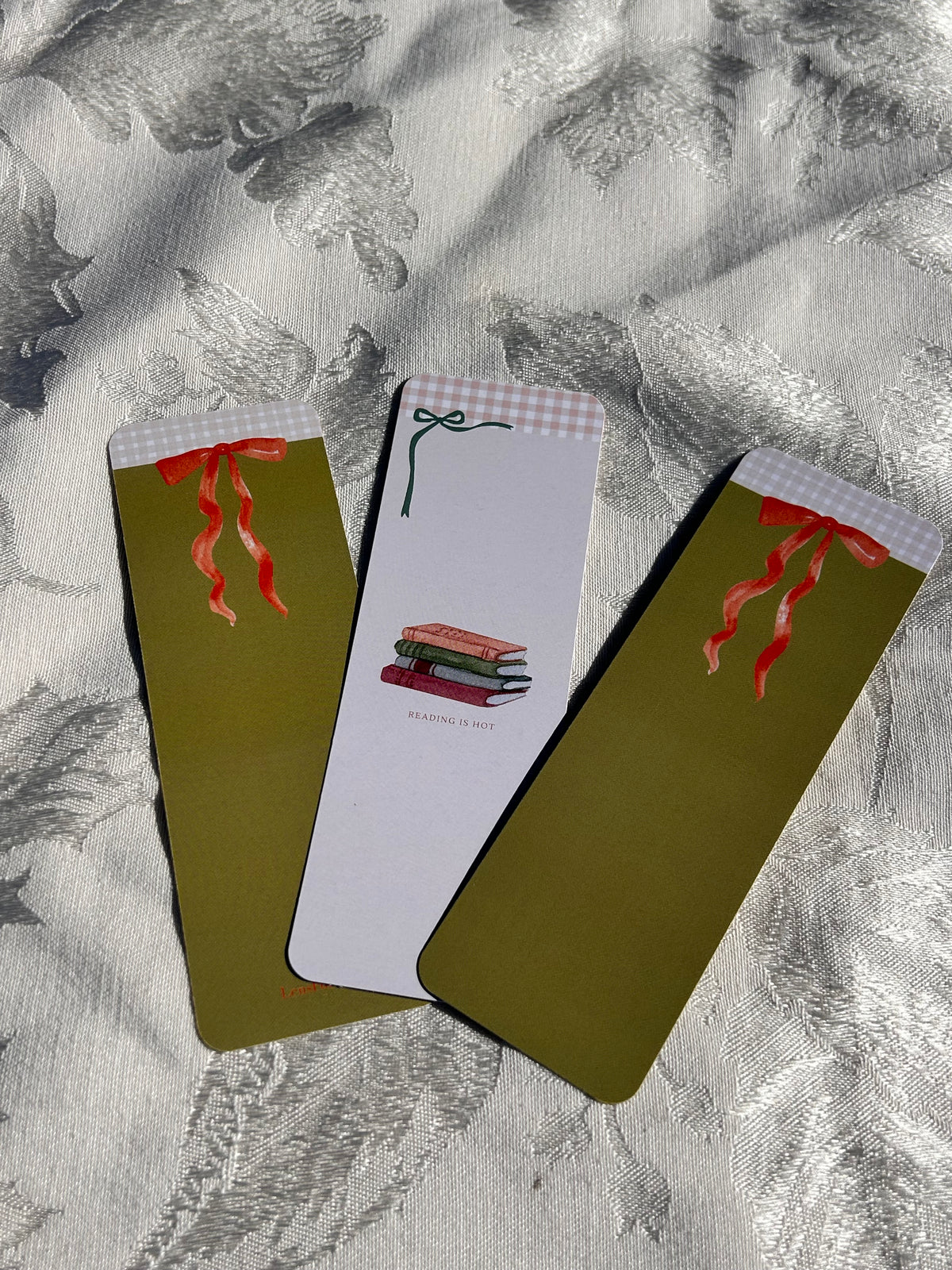 Reading is Hot bookmark