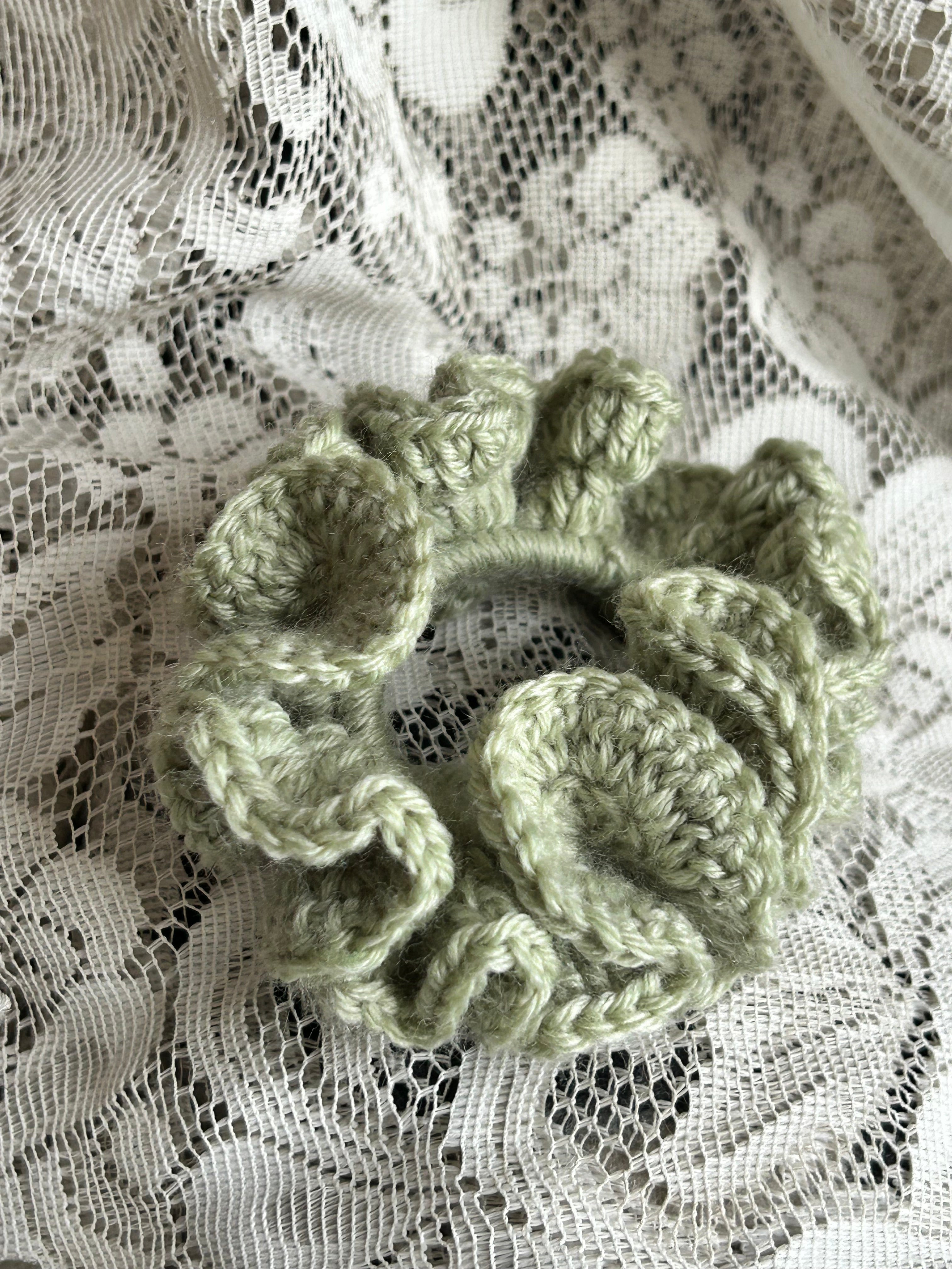 Ruffle scrunchie